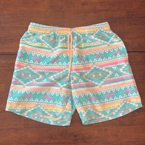 Chubbies Classic Swim Trunk
Men size L 
5.5” inseam 
Teal Geometric pattern